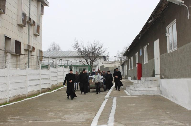 De la Tecuci, daruri pentru persoanele private de libertate