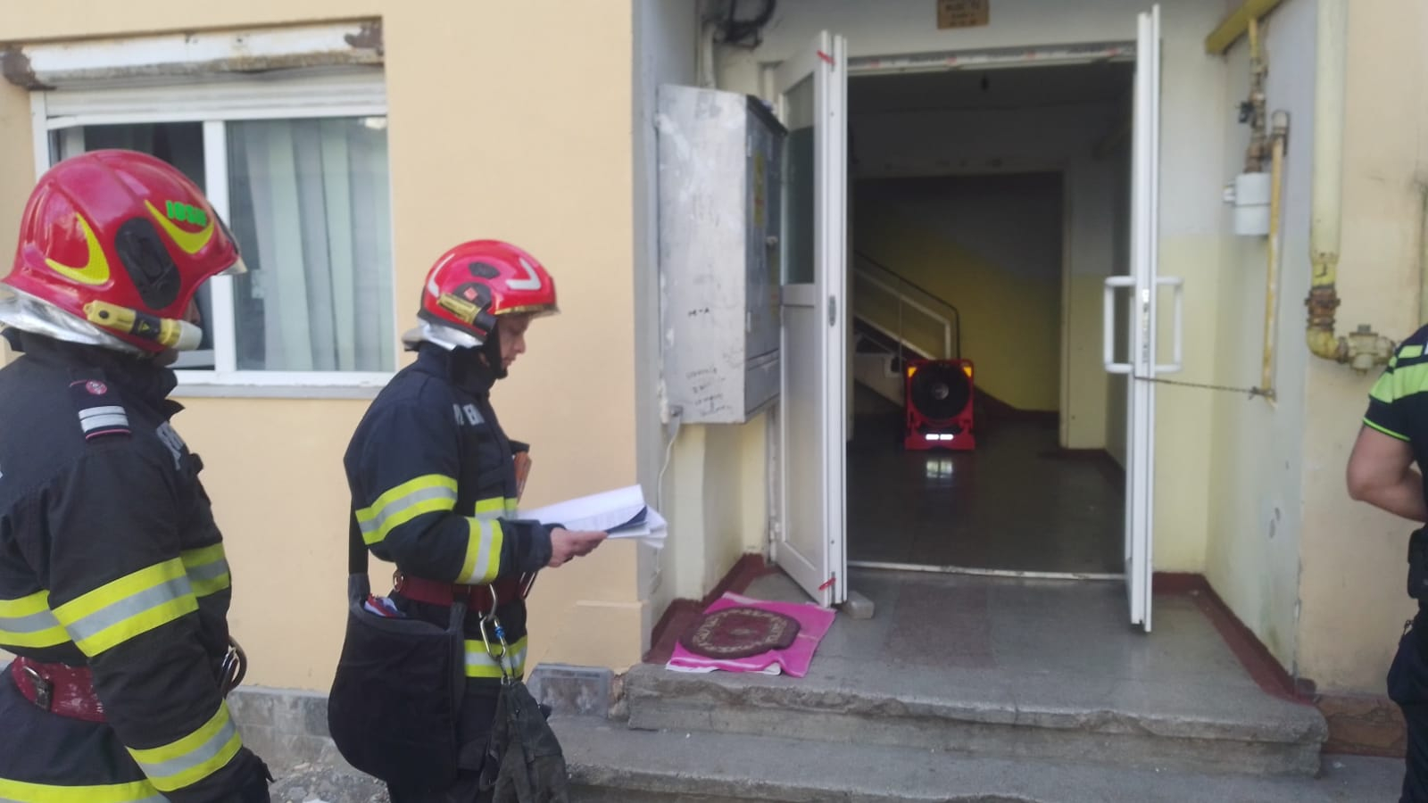 Explozie într-un apartament, din cauza unei butelii de aragaz