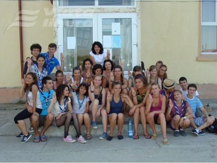 Turul lumii prin jocuri, dans şi bricolaj