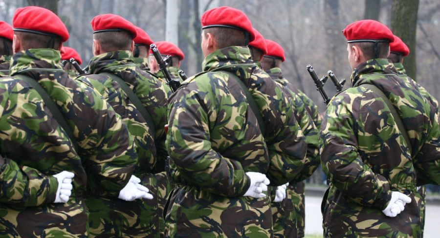 Armata caută din nou voluntari printre civili