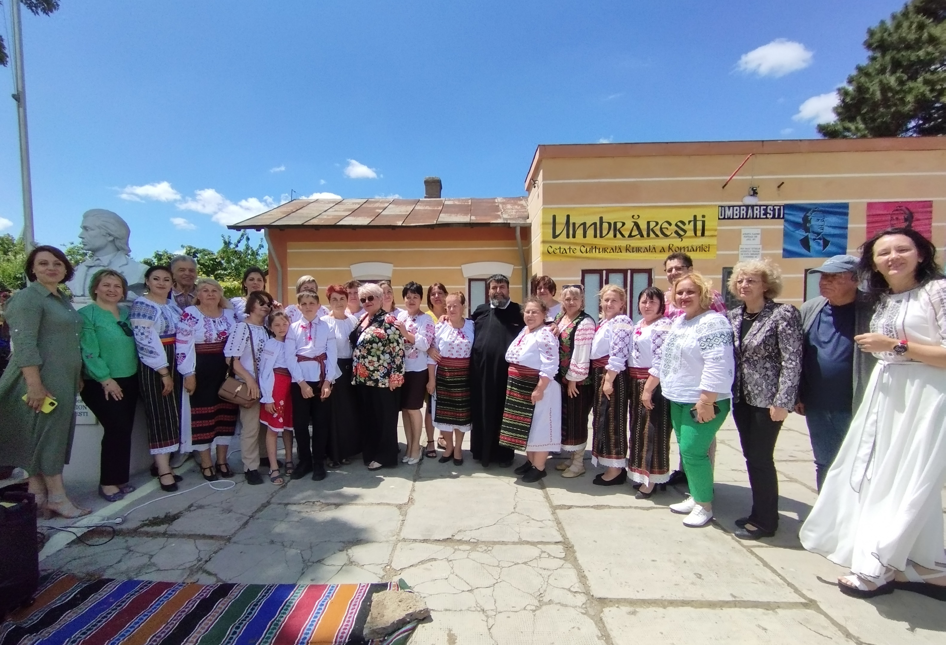 Bustul lui Eminescu, dezvelit la Umbrărești