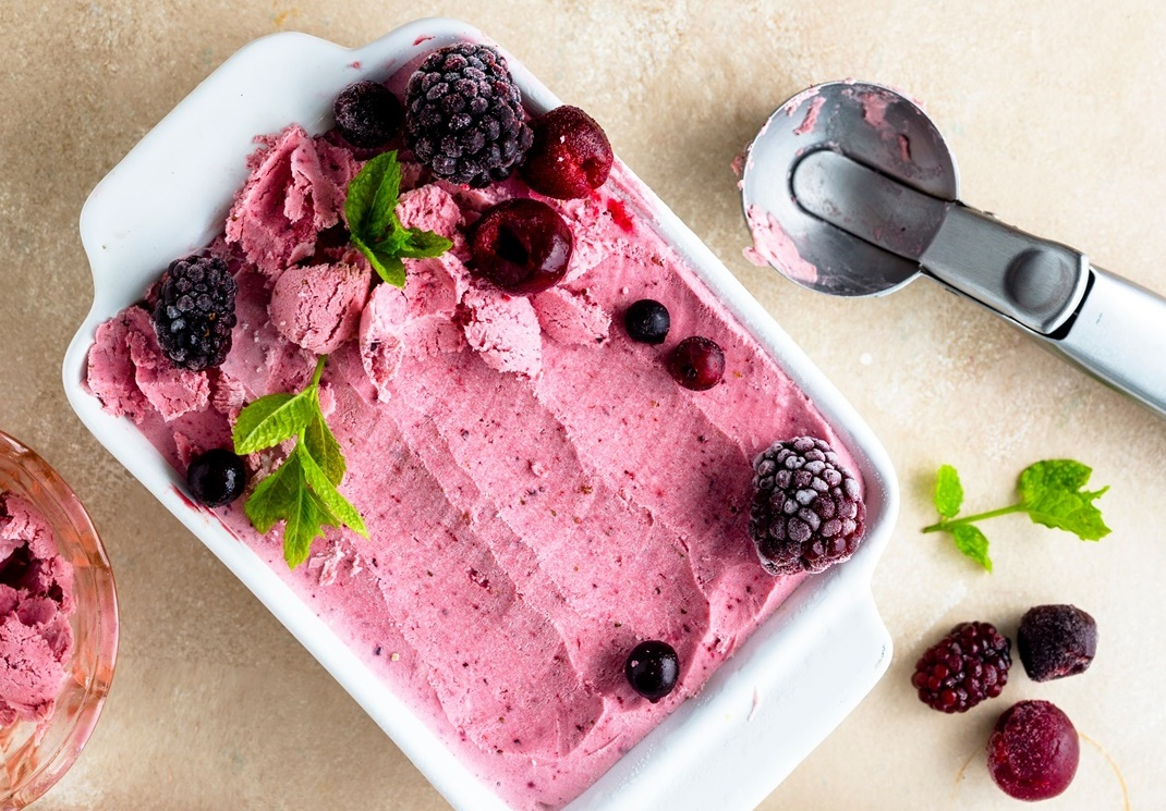 Înghețată de casă cu fructe de pădure