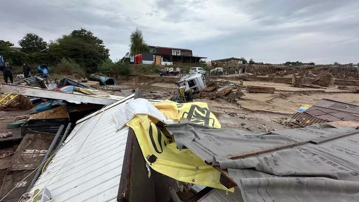 Dezastru pe litoral după valul de furtuni violente și inundații