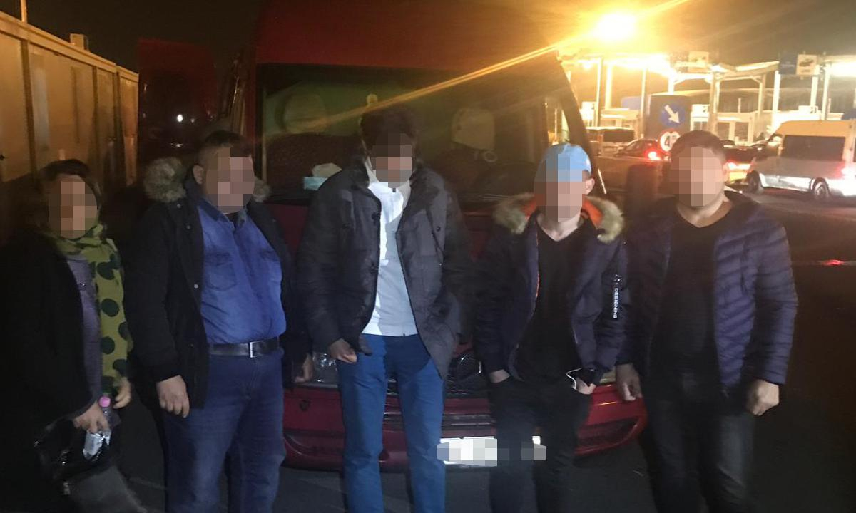 Migranţi din Asia, transportaţi ca sacii de cartofi spre Occident