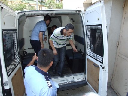 Poliţistul din Oancea rămâne în arest