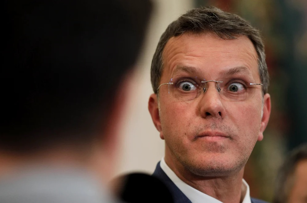 Fără penar și diplomă în funcții publice