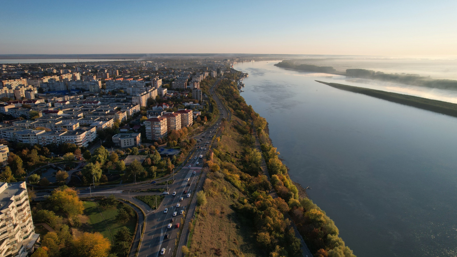 „Dacă am avea iar premier de la Galaţi sau Brăila, lucrurile s-ar schimba fantastic”. Interviu cu primarul municipiului Galaţi, Ionuţ Pucheanu