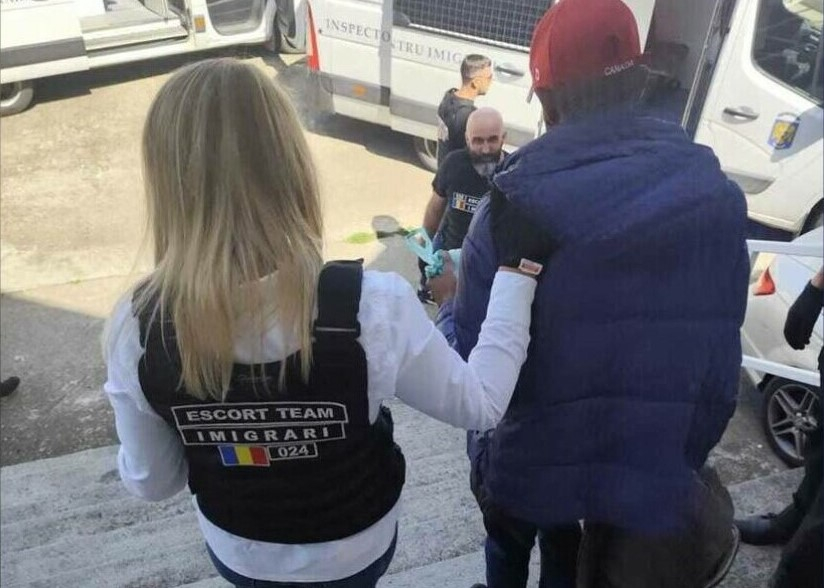 Asiatici veniți la muncă, trimiși înapoi acasă