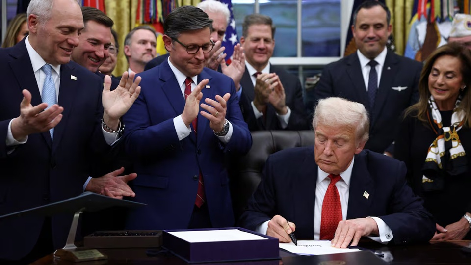 Trump, pe cale să transforme SUA într-un stat autoritarist