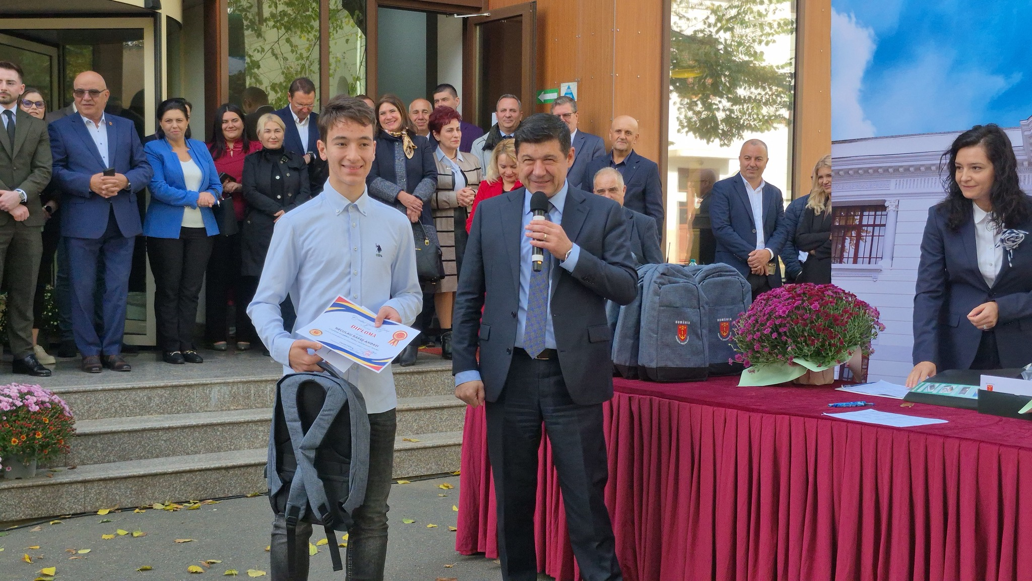 Peste 100 de elevi, premiaţi de Consiliul Judeţean Galaţi pentru performanțe școlare deosebite (GALERIE FOTO)
