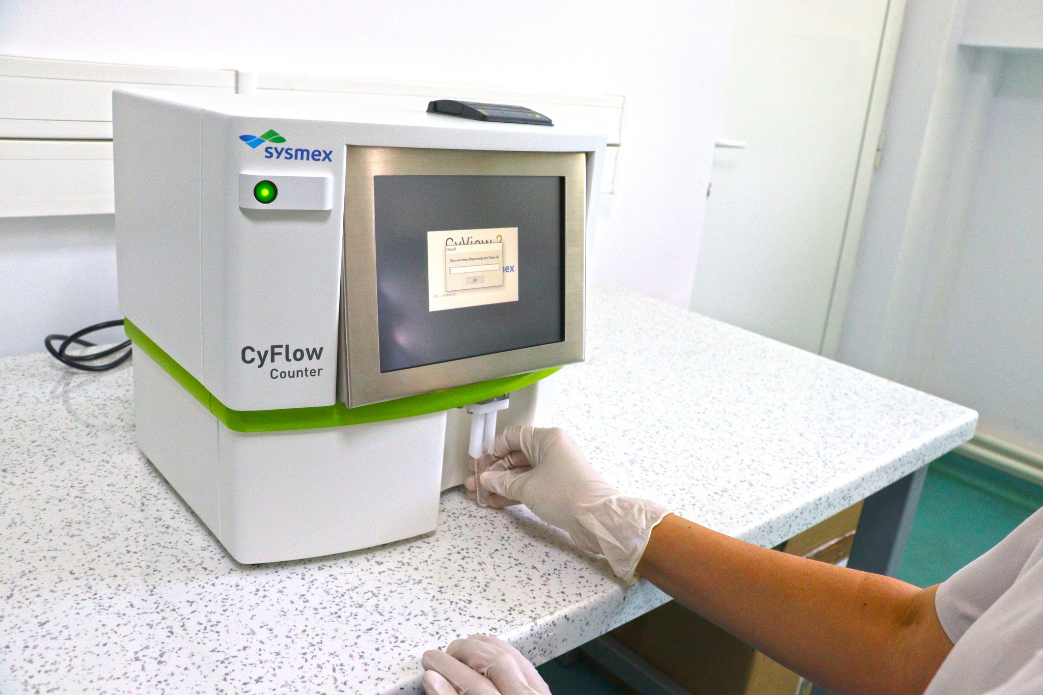 Aparat pentru analizele pacienților seropozitivi