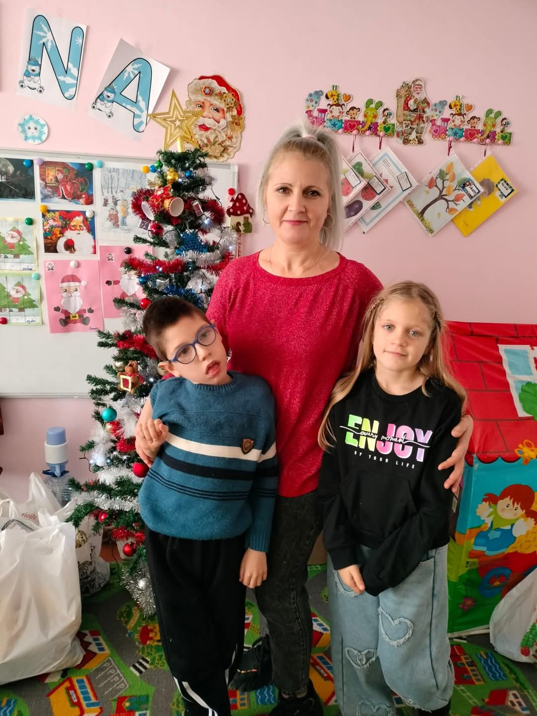 Adina și copiii ei au nevoie de o casă. Strângere de fonduri pentru construirea unei locuinţe