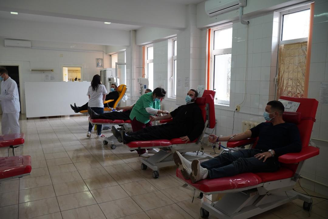 Preoți și credincioși din Tecuci, donatori de sânge