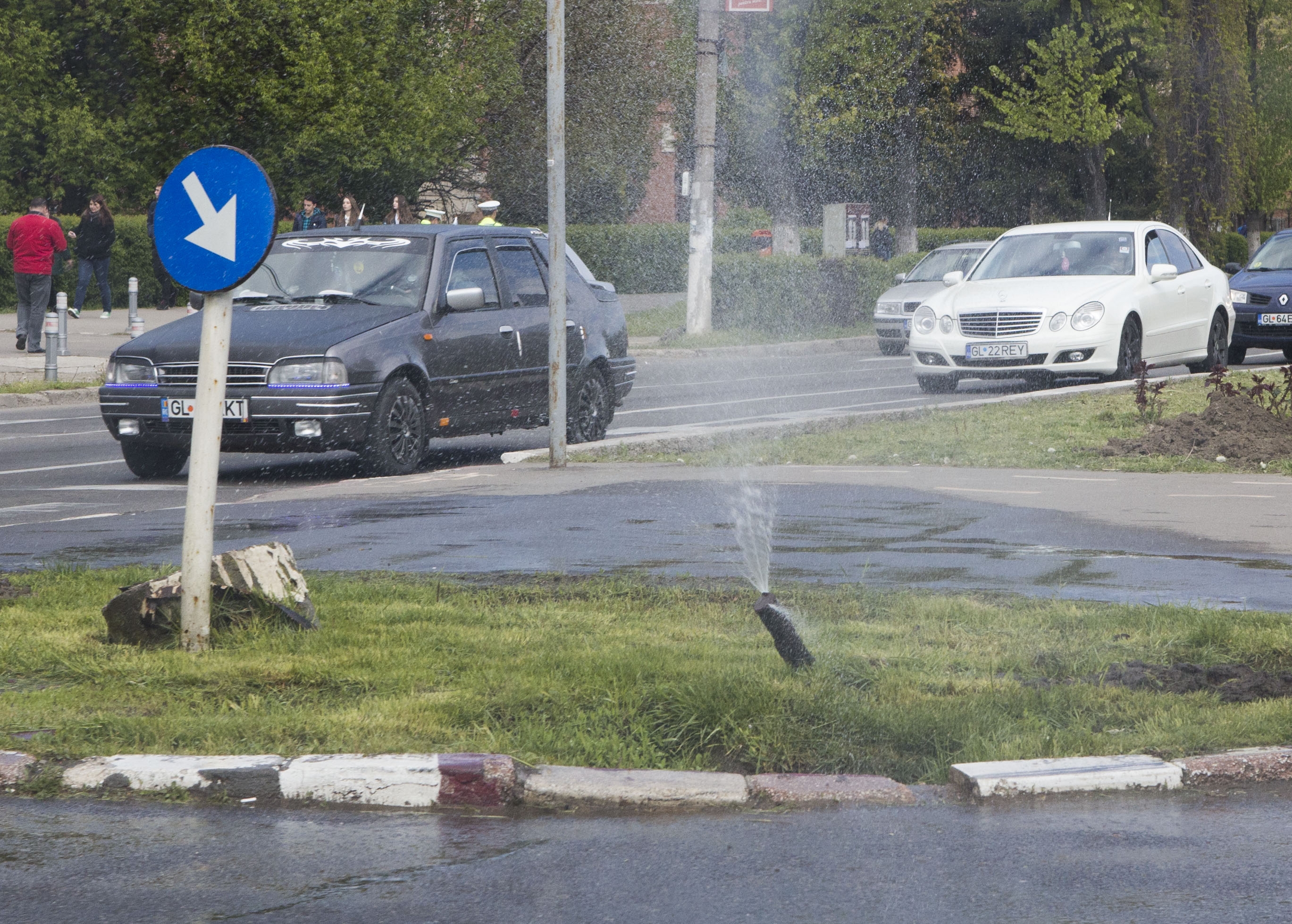 Ţeavă de irigaţii spartă: Fântână arteziană, pe Brăilei