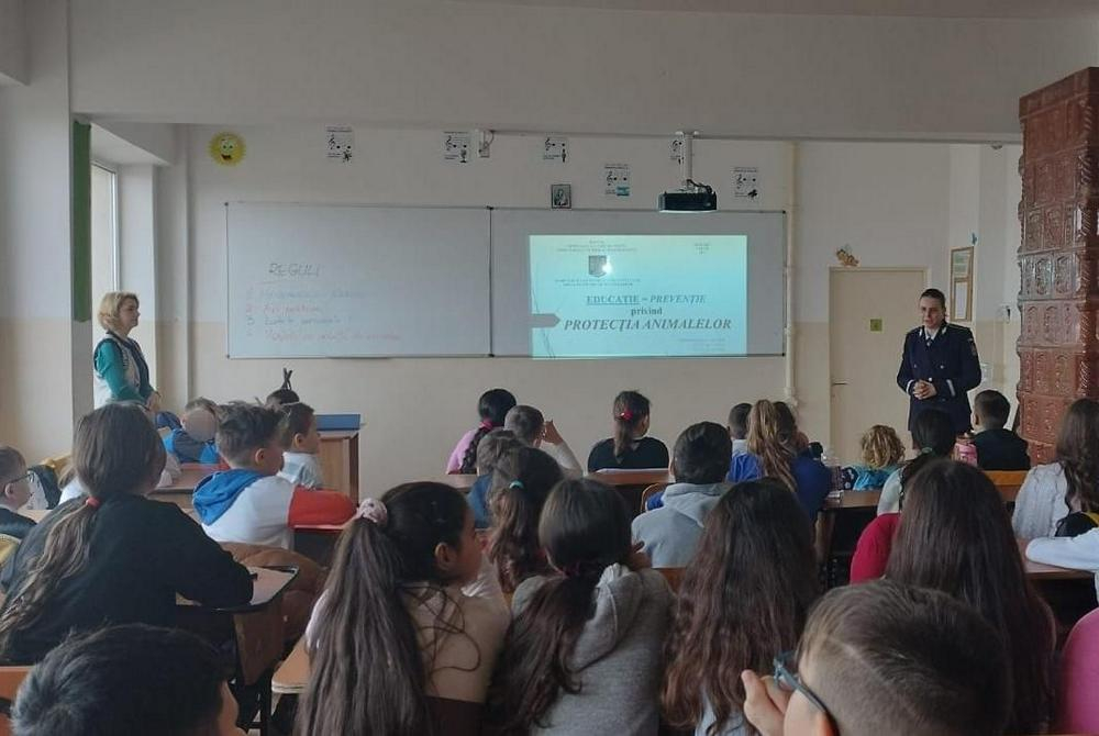 Poliția Animalelor, în vizită la şcoala din Șendreni