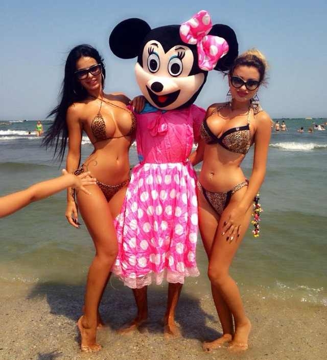 Cine le sechestrează pe blondele lui Dan Negru?