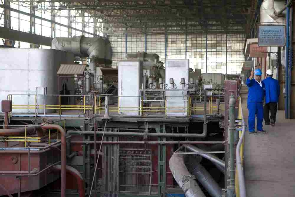 Zeci de angajaţi ai CET ar putea fi DISPONIBILIZAȚI. Discuţii cu sindicaliştii şi Ministerul Energiei