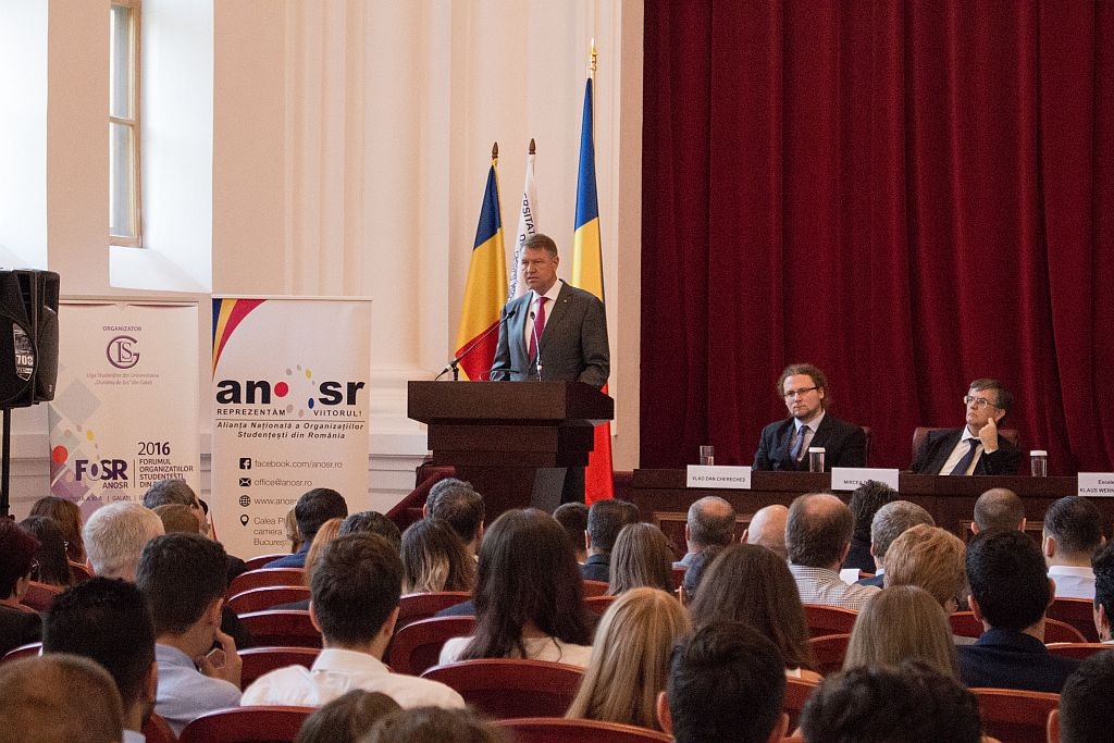 KLAUS IOHANNIS vrea mai mult din PIB pentru Educaţie. DECLARAȚII ale președintelui, la întâlnirea cu studenţii din Galaţi (FOTO)