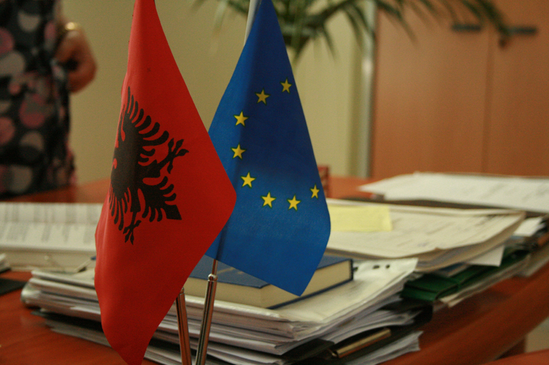 Uniunea Europeană a început negocierile cu Albania