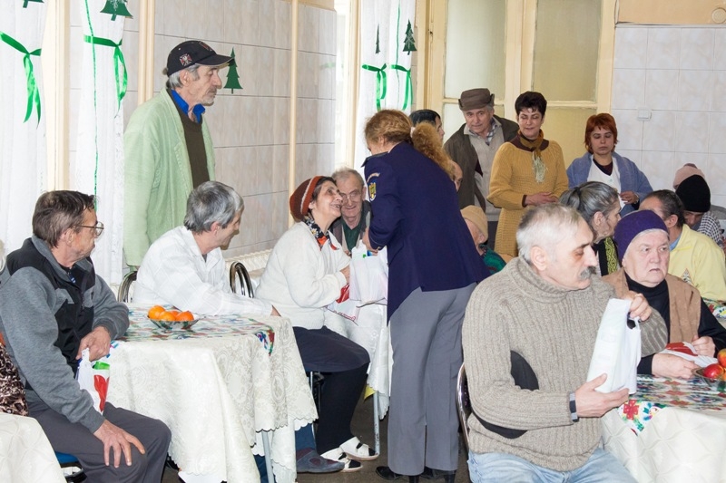 Polițiștii de frontieră gălățeni au adus bucurie în sufletele celor nevoiași