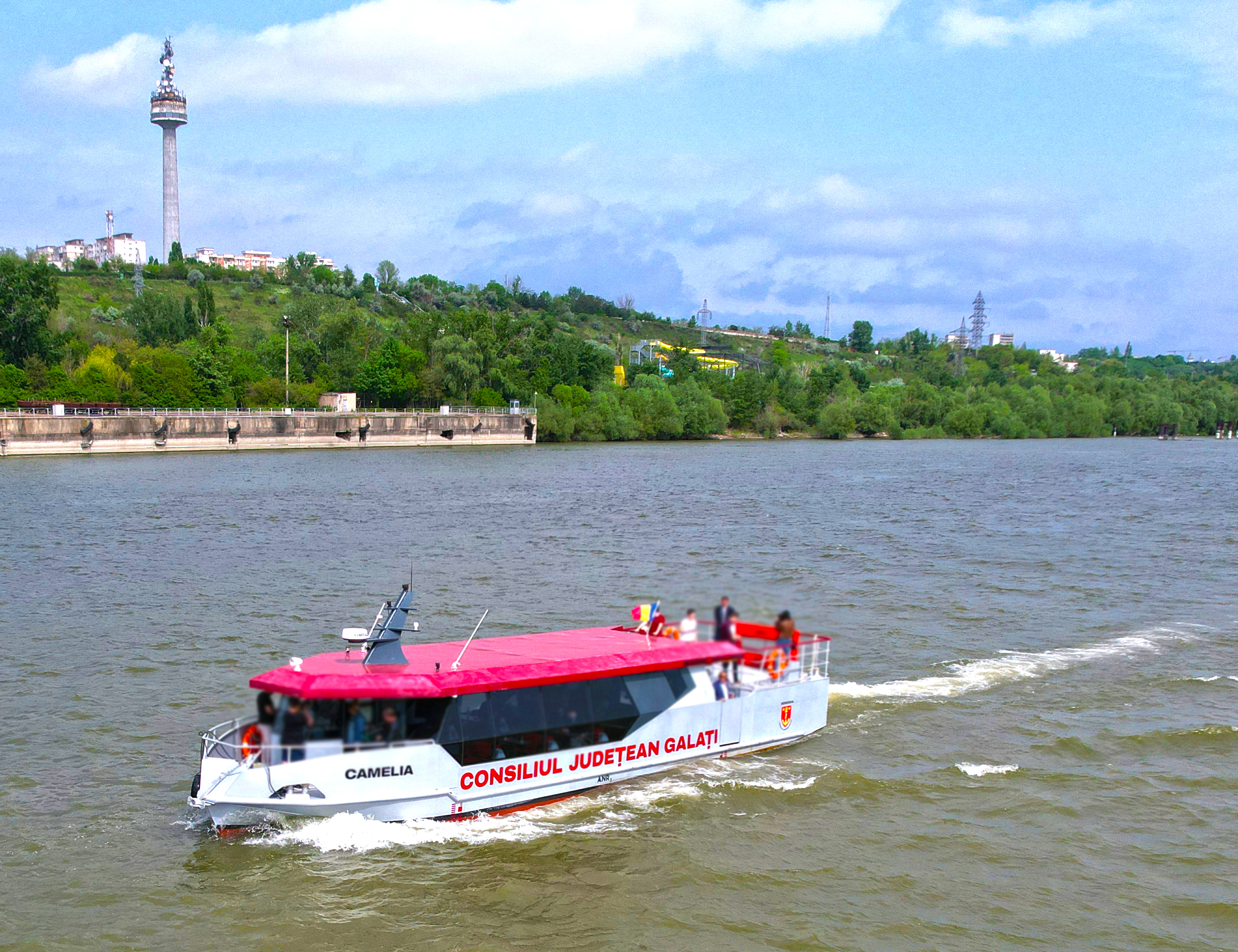 Nava „Camelia” îşi reia cursele pe Dunăre