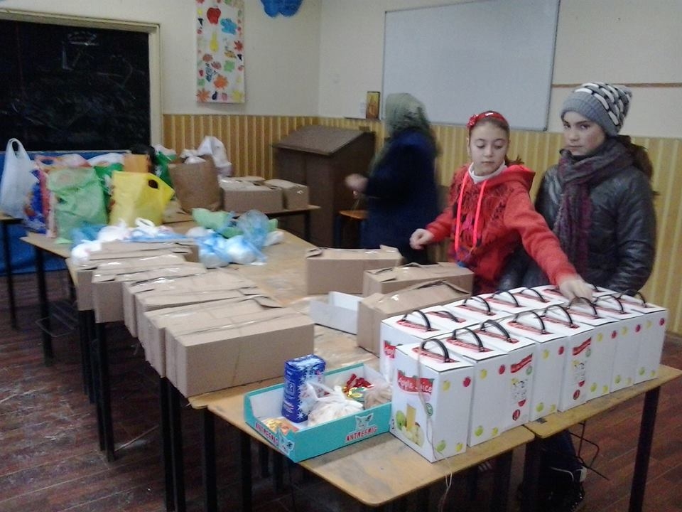 Donaţii pentru Iepuraşul Voluntar la Şcoala din Viile