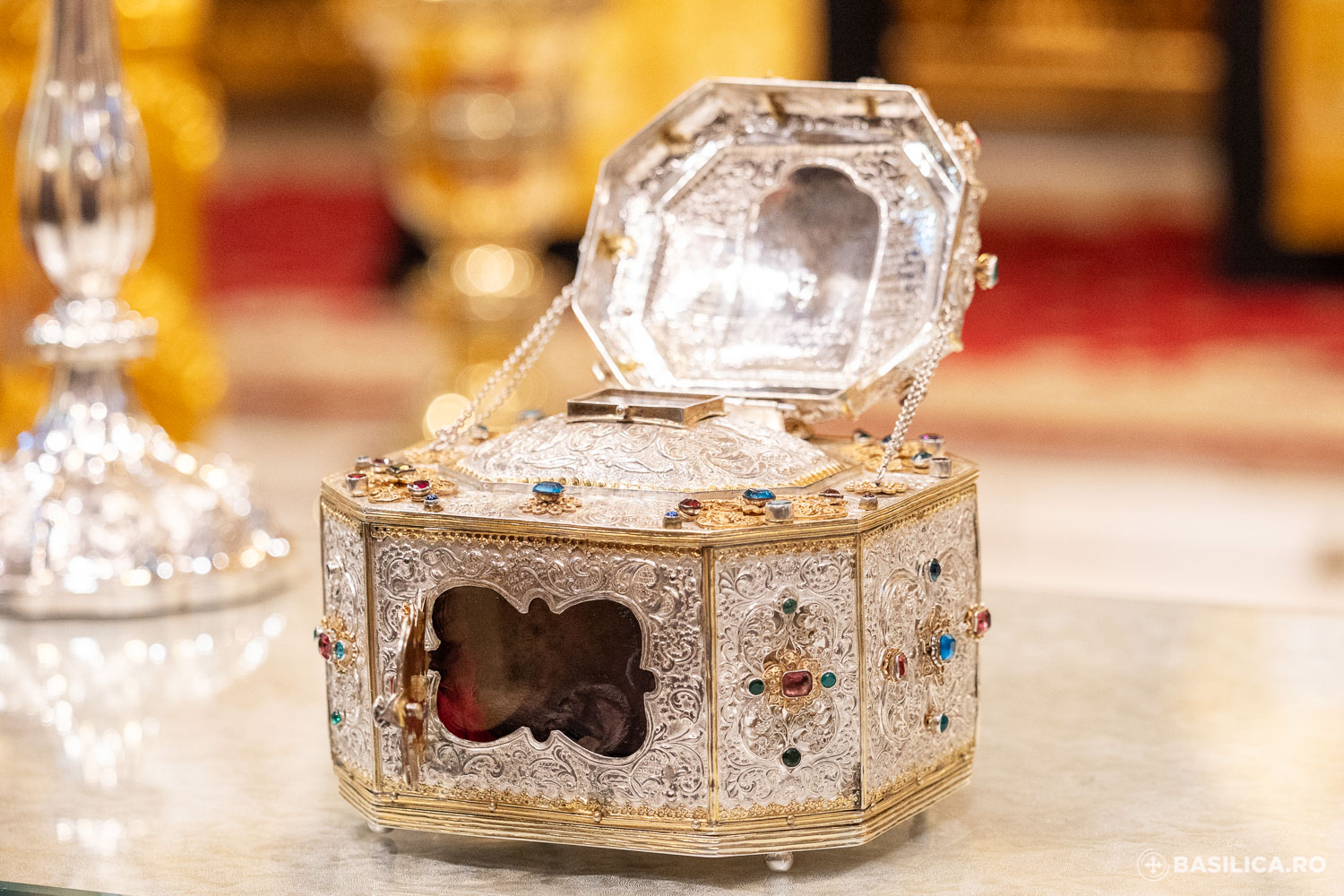 Sărbătoarea de vară a Sfântului Dimitrie cel Nou. Cinstitul cap al Sfântului Ioan Gură de Aur, la București