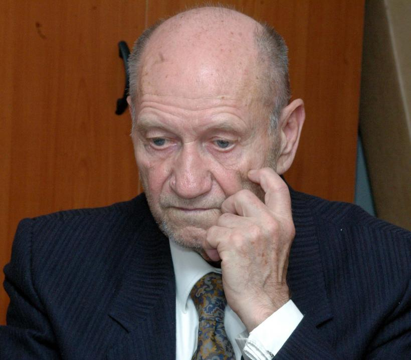 Cariere. Victor Frunză, model de rezistență intelectuală