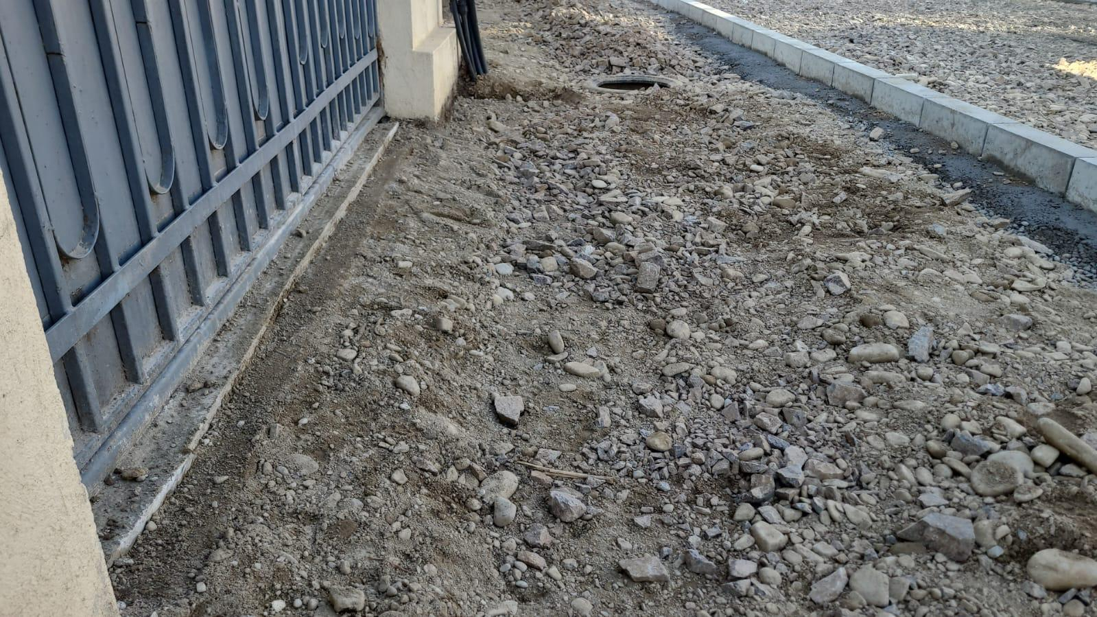 Poza zilei. Cum scot maşina din garaj?