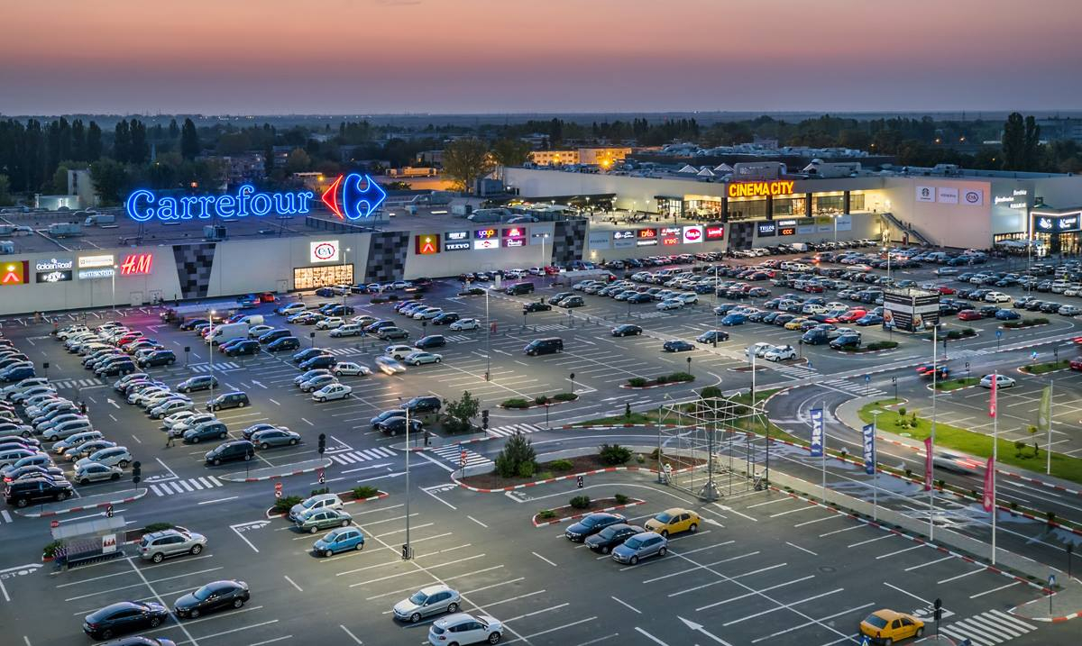 Deschide punga, creștine! Programul de Crăciun al magazinelor gălățene