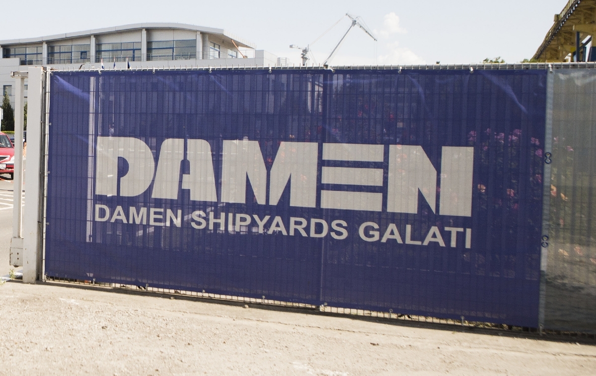 O navă pentru platformele marine, gata de lansare, la Damen Galaţi