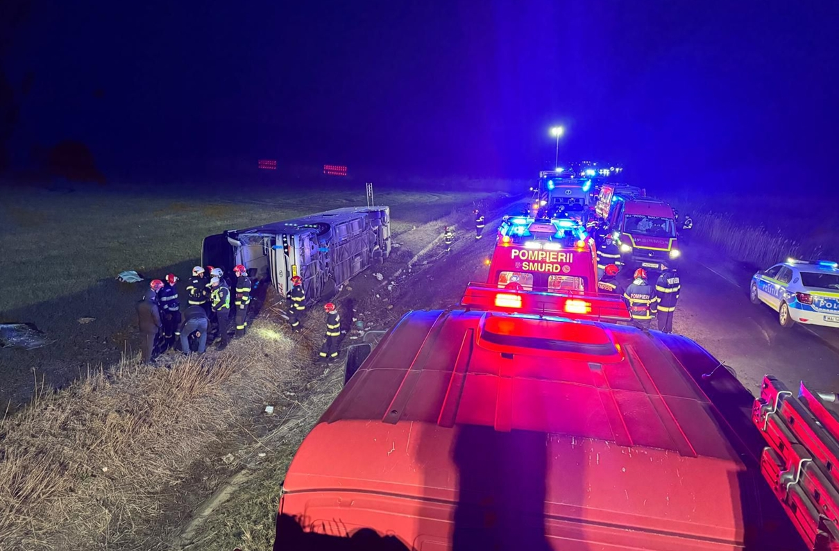 Un autocar cu 44 de moldoveni s-a răsturnat în județul Galați. Un pasager a murit şi alţi 14 au fost răniţi