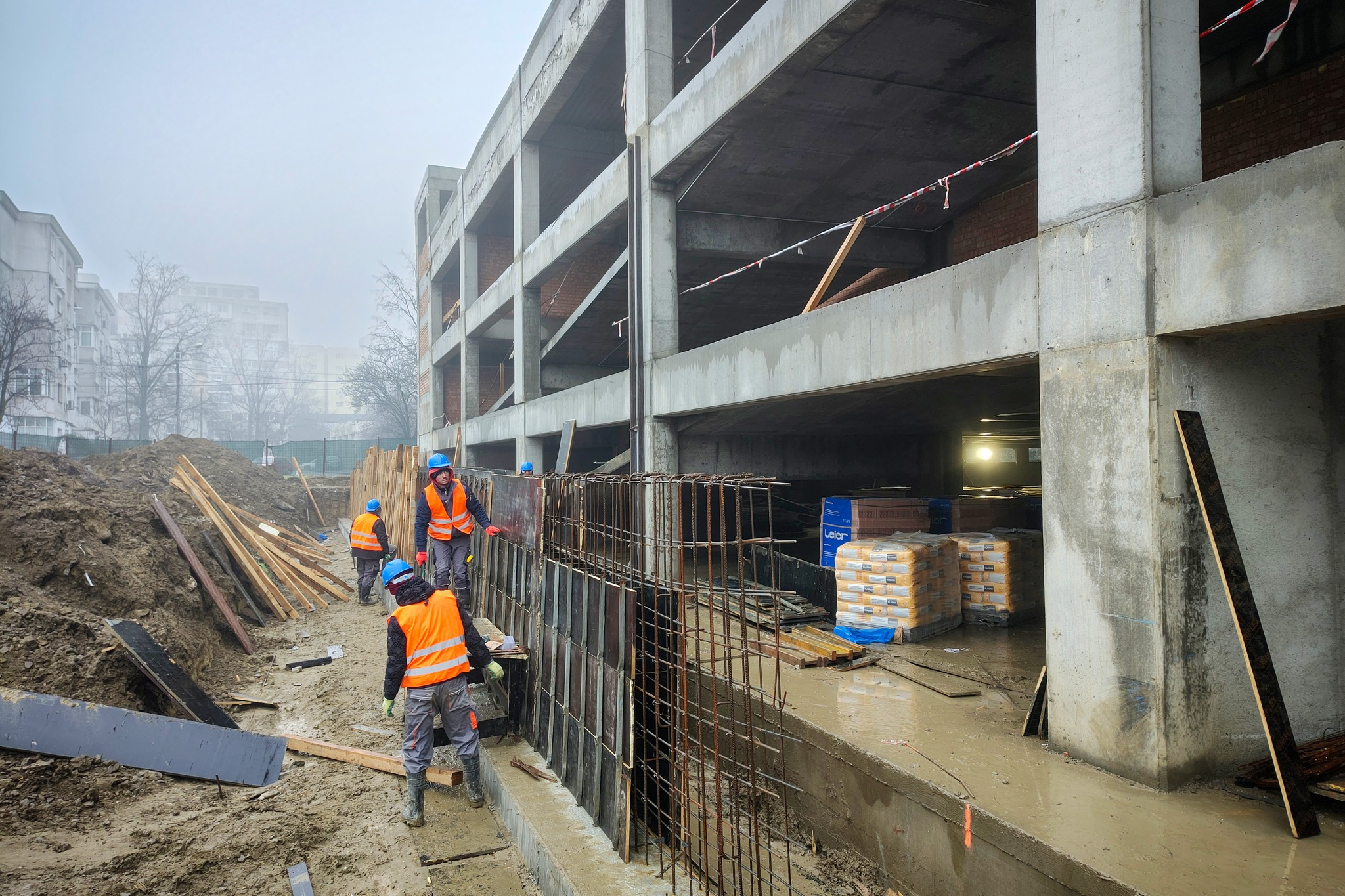 Când ar trebui să fie gata parcarea etajată din Micro 21