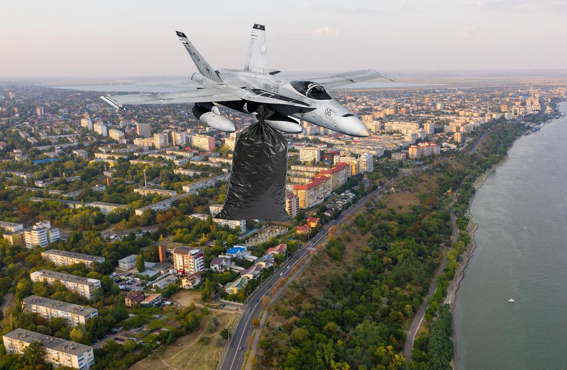 Gălățenii își duc gunoiul cu avioanele de luptă de la Smârdan