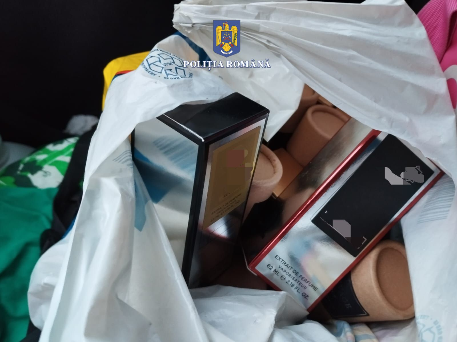 „Versace” și „Armani”, vândute din sacoșă