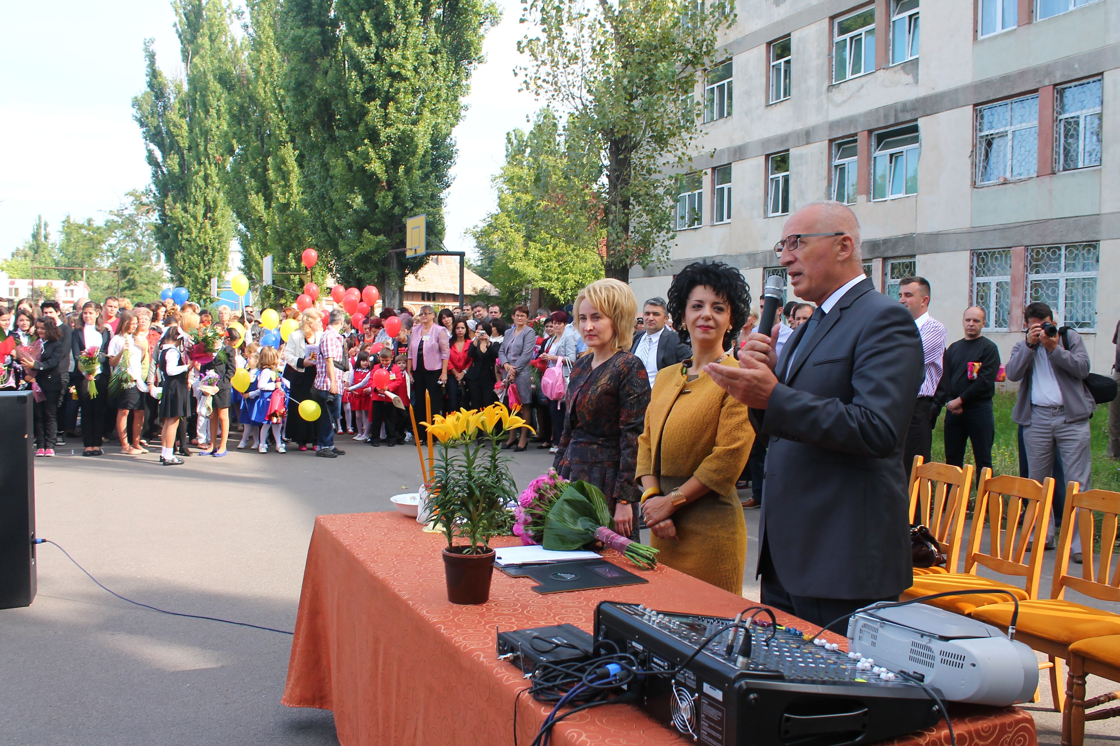 FOTO/ Festivitate cu primar la Colegiul Naţional „C. Negri”, în prima zi de şcoală