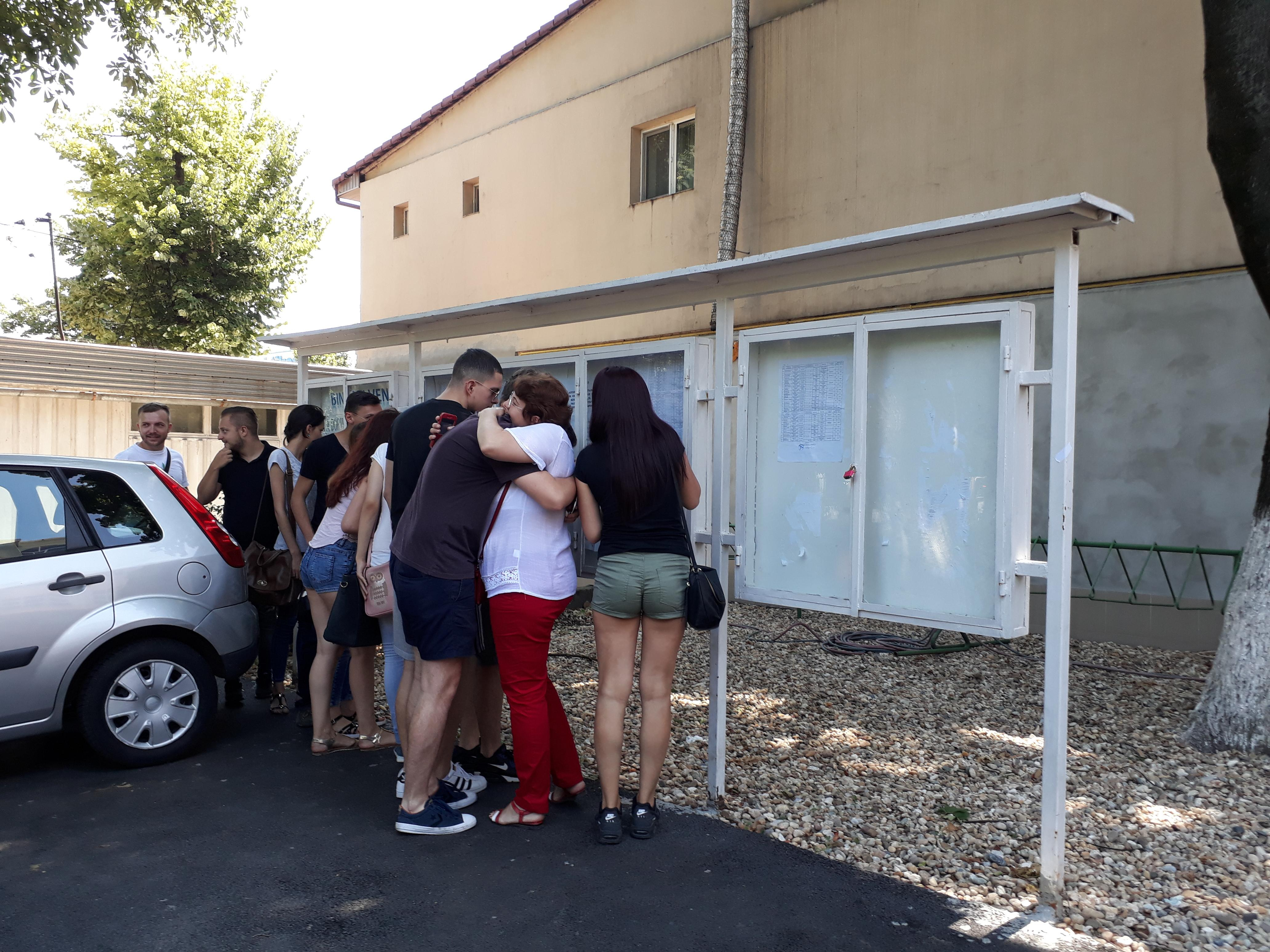 Aproape 3.000 de elevi au fost REPARTIZAȚI PE LICEE. Unde mai sunt LOCURI LIBERE pentru a doua etapă de admitere