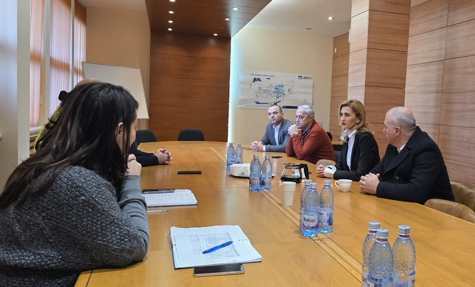 Situația critică a combinatului siderurgic, prezentată autorităților locale