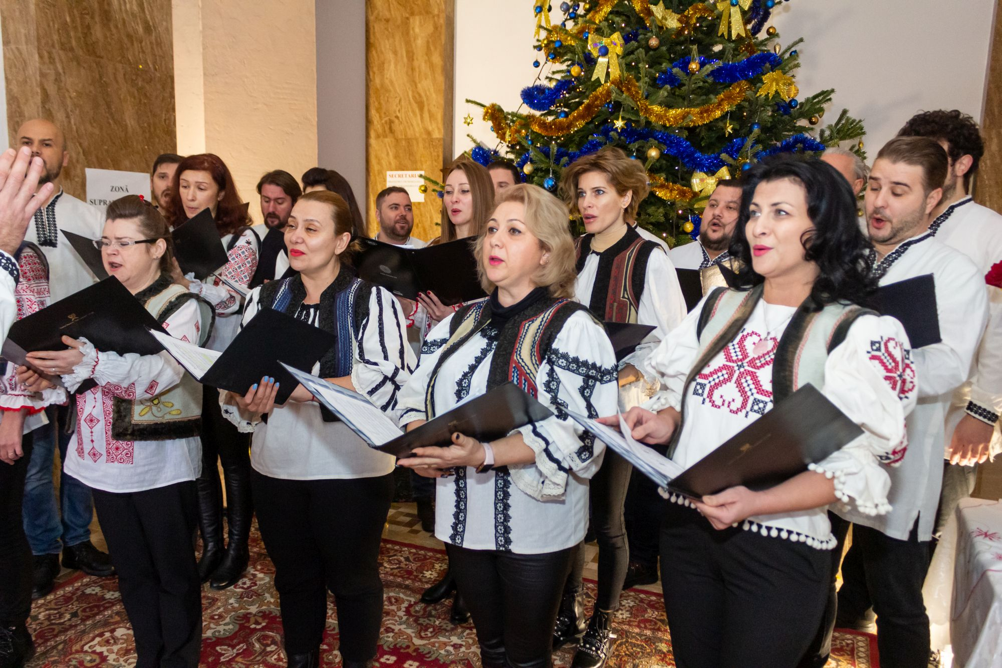 Bucurie pură în colinda Teatrului „N. Leonard” (VIDEO)