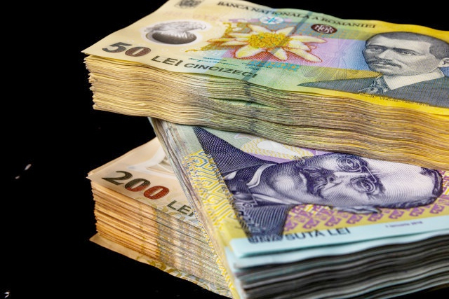 Depreciere „grosolană" a leului, după ce BNR a lăsat piața să „respire"