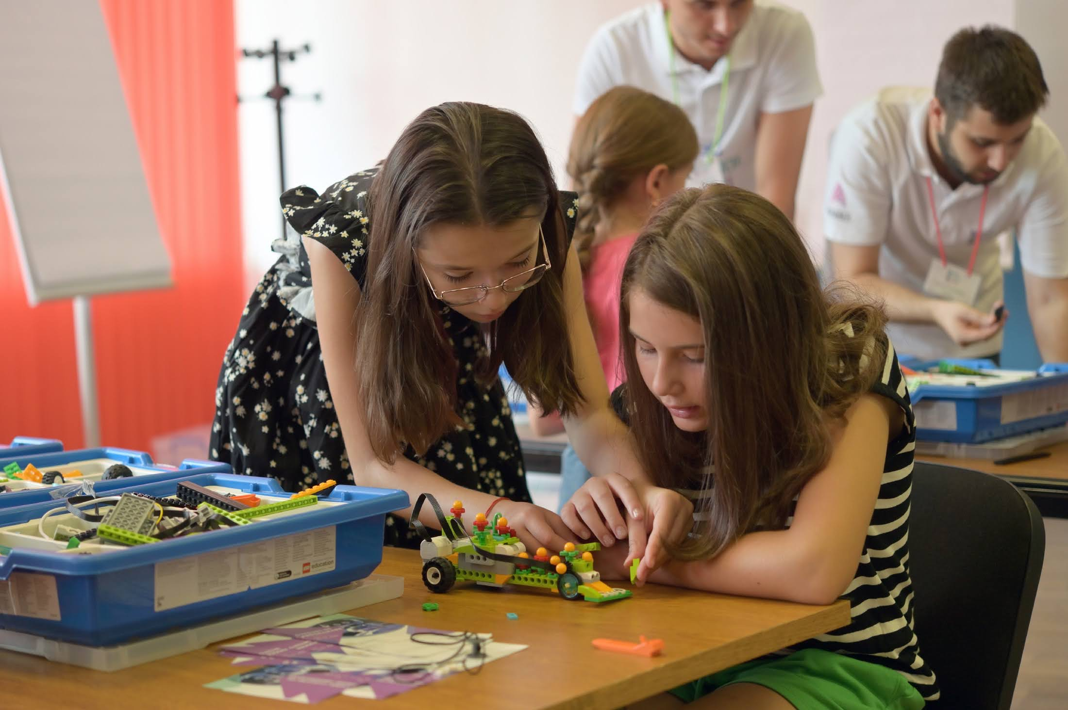 Club de robotică pentru 120 de copii ai angajaților din Liberty Galați