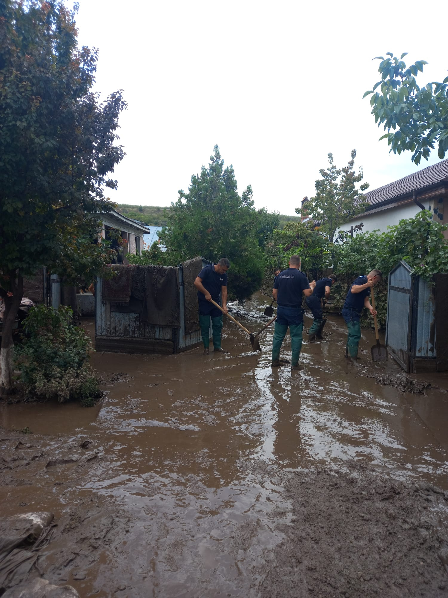 UPDATE: Situația rămâne critică în județul Galați. Pompierii au cerut suplimentarea mijloacelor de intervenție