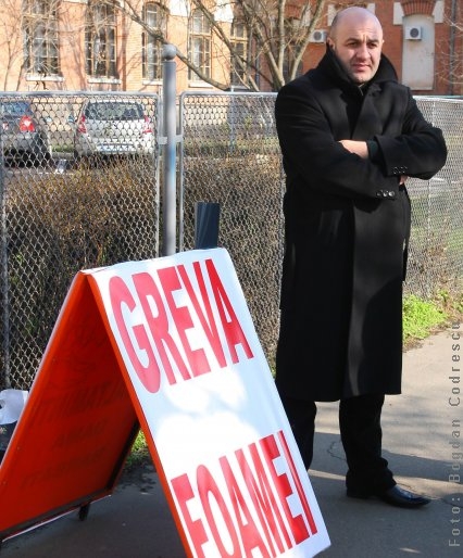 Valentin Costea a renunţat la greva foamei