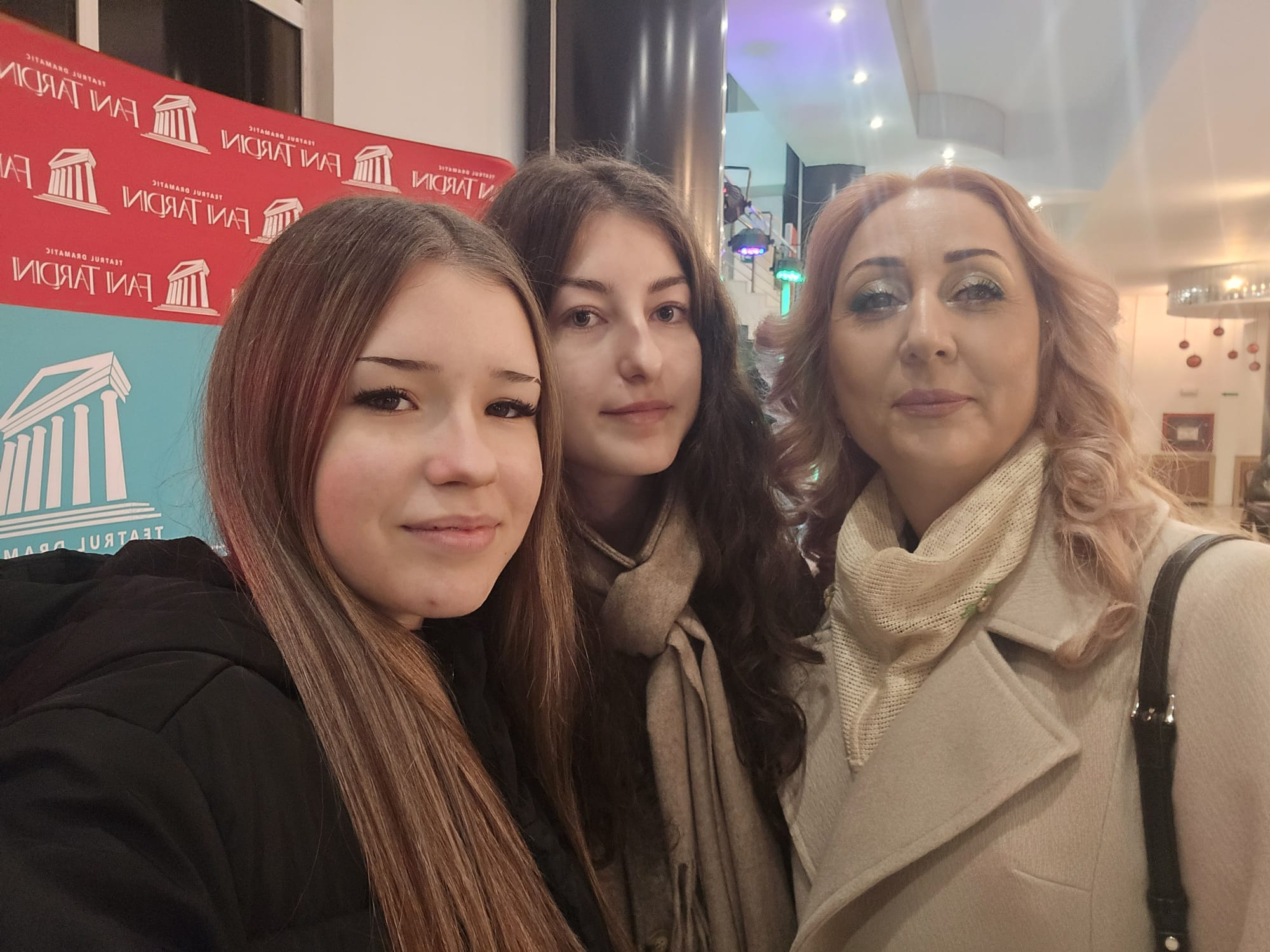 Teatrul, punte peste generații pentru elevii şi profesorii de la CNVA