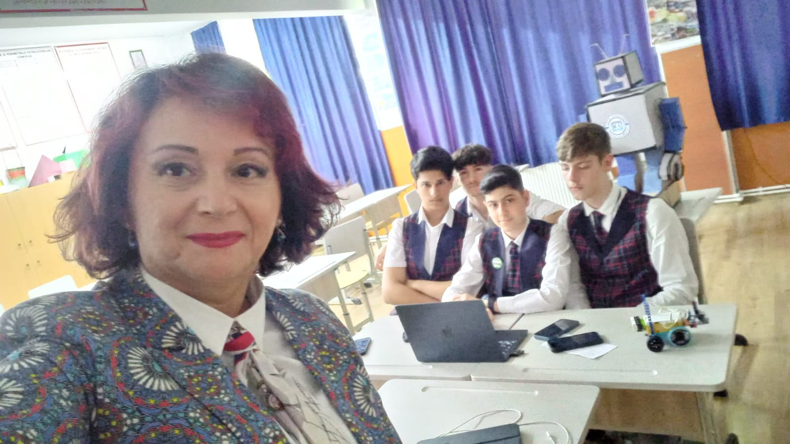 Elevi gălățeni premiați național pentru un proiect digital inovator