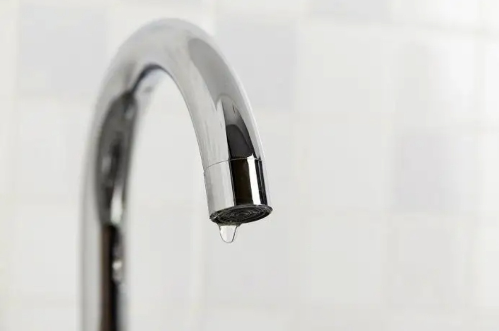 Jumătate de zi fără apă la robinete, în zona Pieţei Centrale