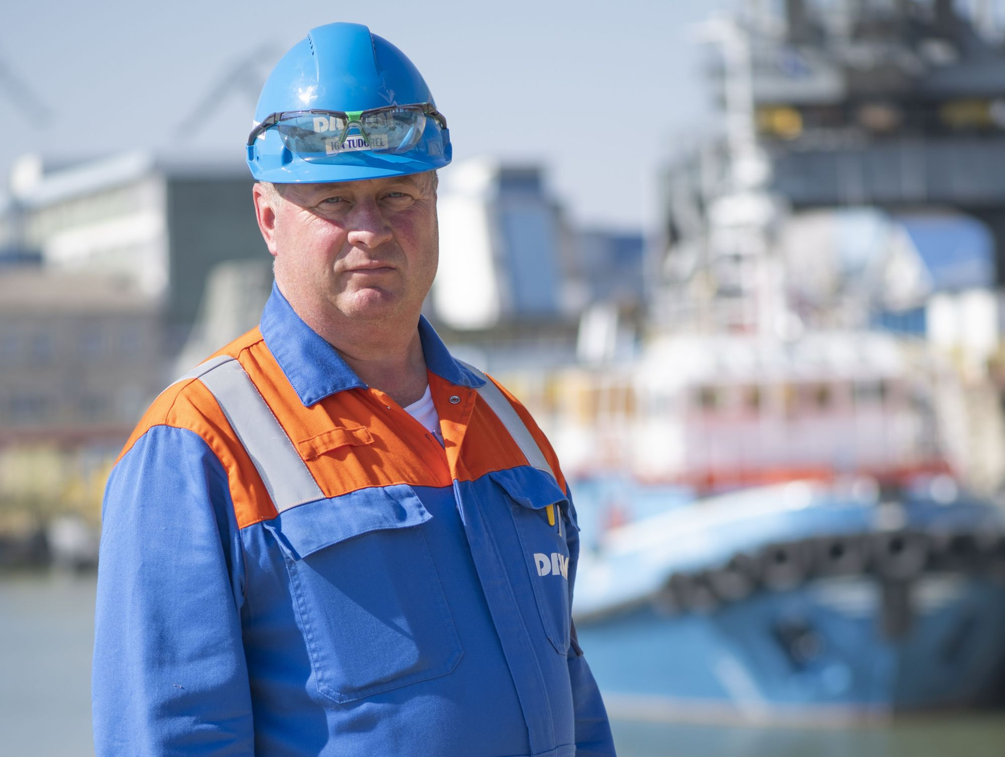 Damen Galaţi şi oamenii săi. Astăzi, Tudorel - căpitan fluvial. ”Îmi doresc să fac ce mă face fericit, să îmi fac treaba bine şi cu drag. În acest fel, nici rezultatele nu încetează să apară.”