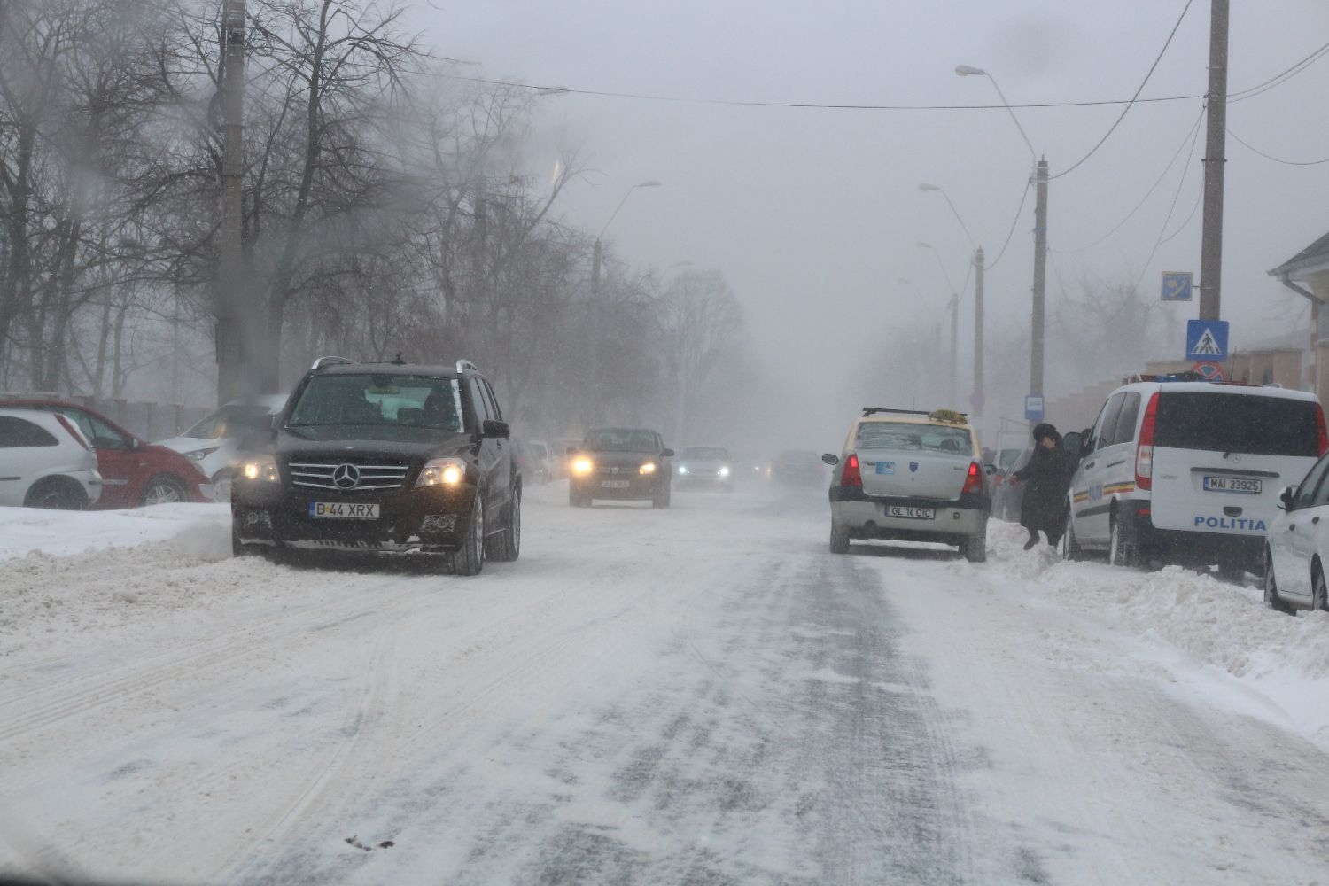 ÎN ATENȚIA ȘOFERILOR! Plecaţi la drum numai în caz de necesitate şi conduceţi cu grijă