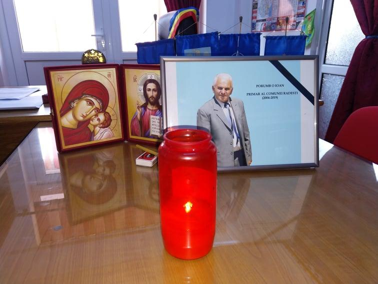 O comună îşi plânge încă primarul