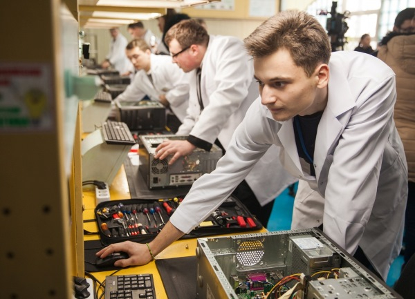 A început a doua etapă de ADMITERE la şcolile profesionale